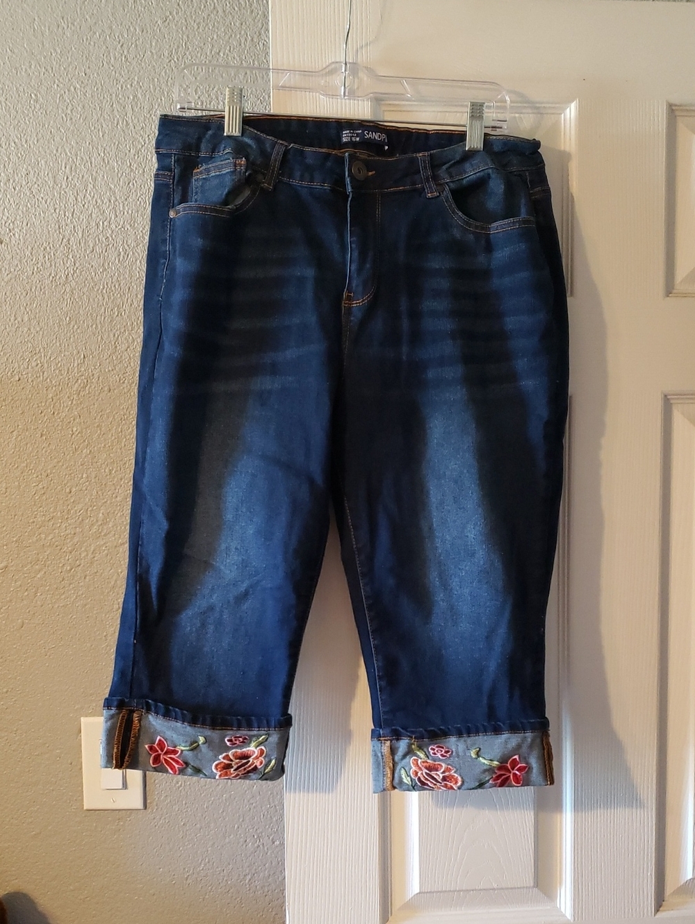 Relaxed Dark Blue Denim Pedal Jeans with Embroidered Cuffs
